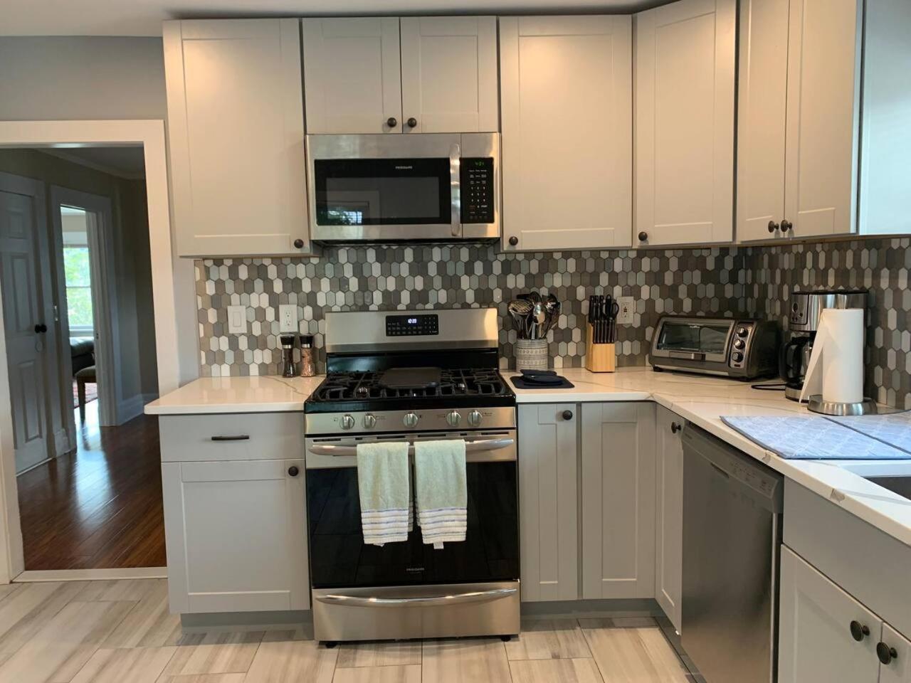 Newly Renovated 2 Bedroom Downtown Apt, Family Getaway. Montclair Exterior foto