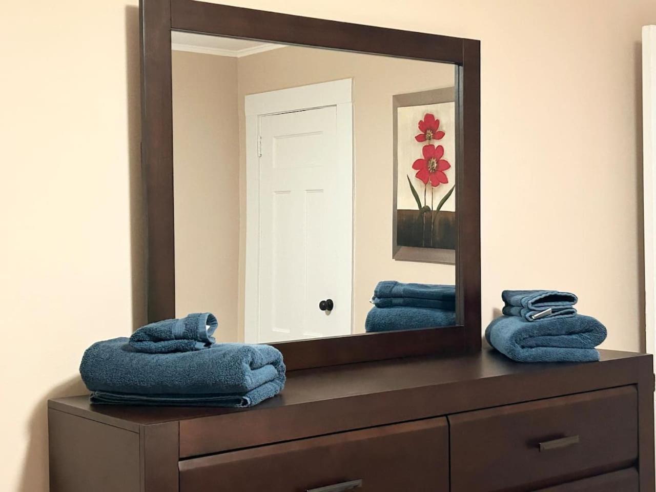 Newly Renovated 2 Bedroom Downtown Apt, Family Getaway. Montclair Exterior foto